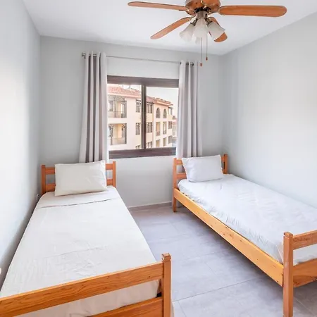 Apartment Alexis - Lovely 2-bedroom With Swimming Pool