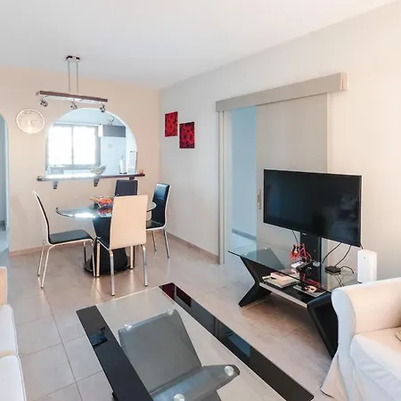 Alexis - Lovely 2-bedroom With Swimming Pool *