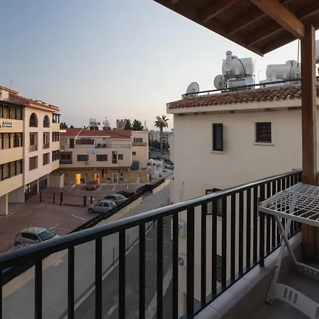 Alexis - Lovely 2-bedroom With Swimming Pool Apartment