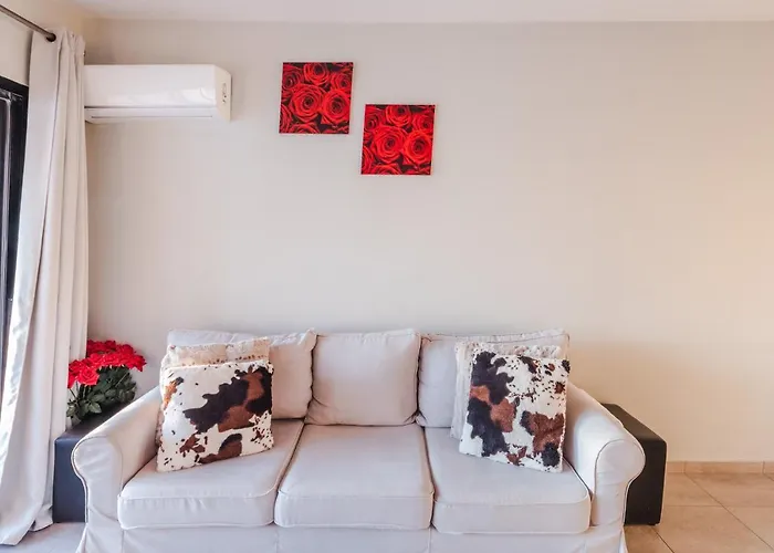 Alexis - Lovely 2-bedroom With Swimming Pool 아파트