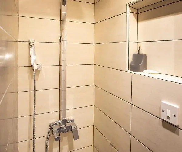 Alexis - Lovely 2-bedroom With Swimming Pool 아파트 파포스