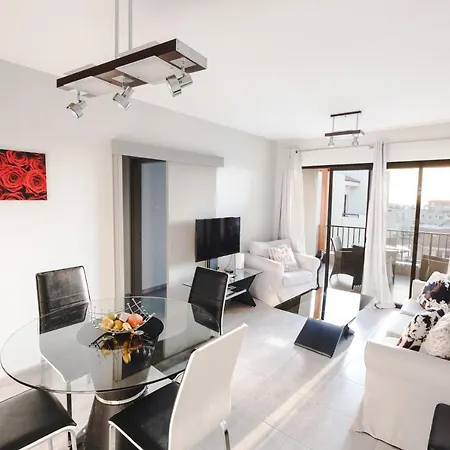 Alexis - Lovely 2-bedroom With Swimming Pool Πάφος